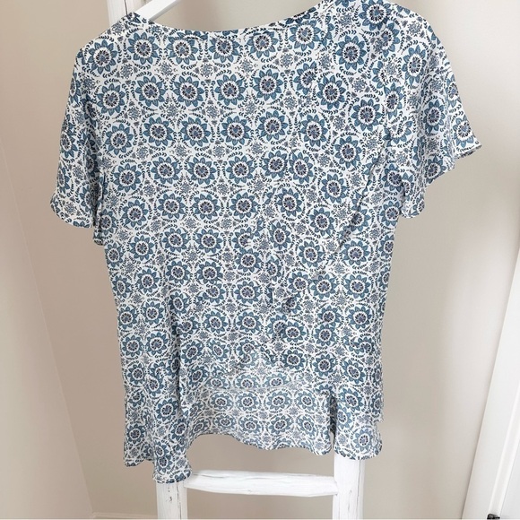 Loft Short Sleeve Medallion Design Blouse Size XS - Picture 4 of 13